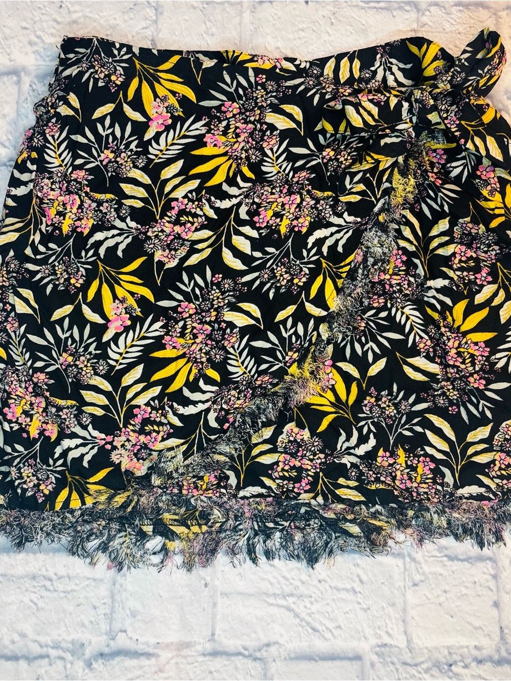 Women’s Natural Life Floral Wrap Around Black Mini Skirt Size Small
